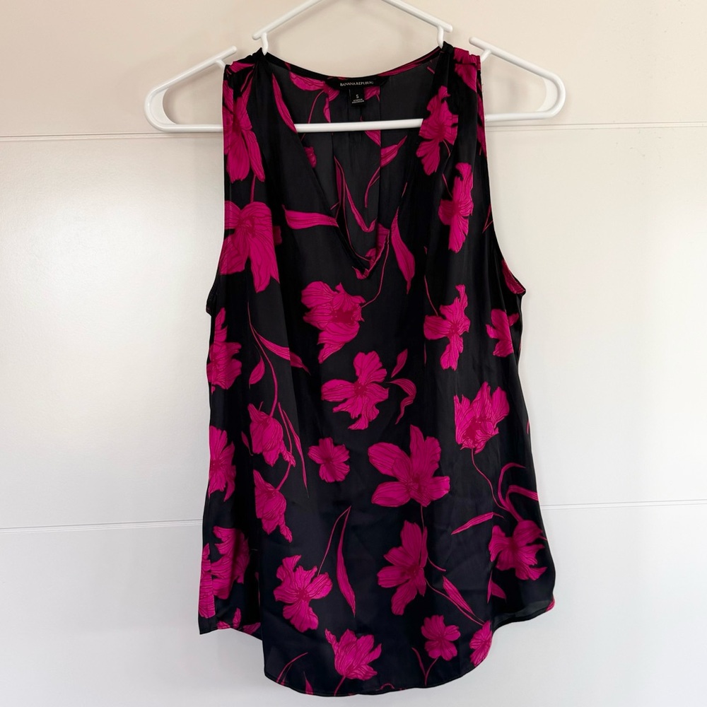 Banana Republic satin black and fuchsia floral v neck tank